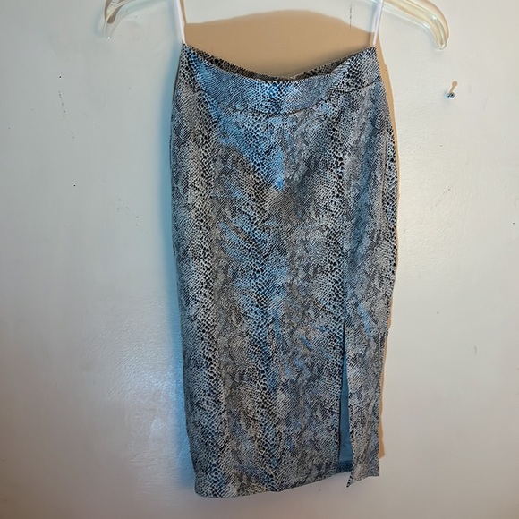Privey woman’s snake pattern skirt size small - Picture 2 of 4